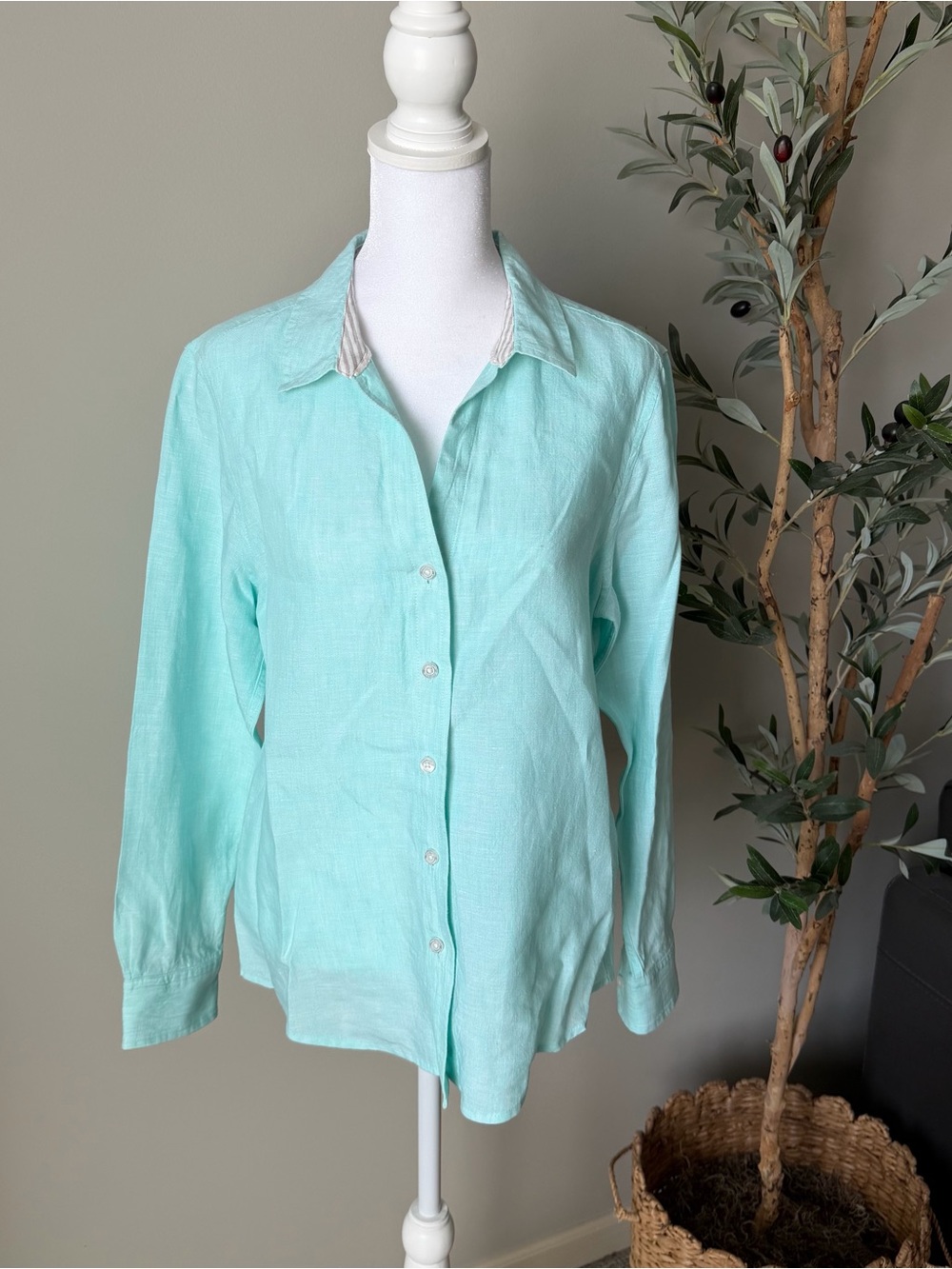 Women's Tommy Bahama Linen Button-Down Shirt